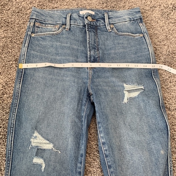 Good American Good Legs Chewed Hem Jeans - Picture 8 of 10